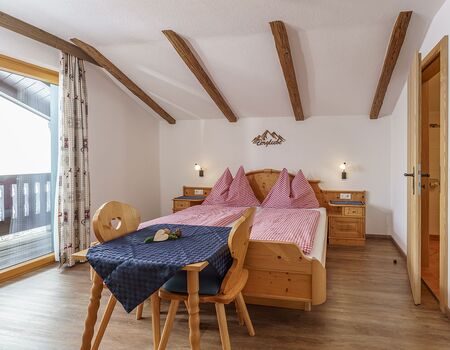 apartment Dachstein - cosy bedroom - Mitterwallnerhof, for a skiing holiday with ski in, ski out