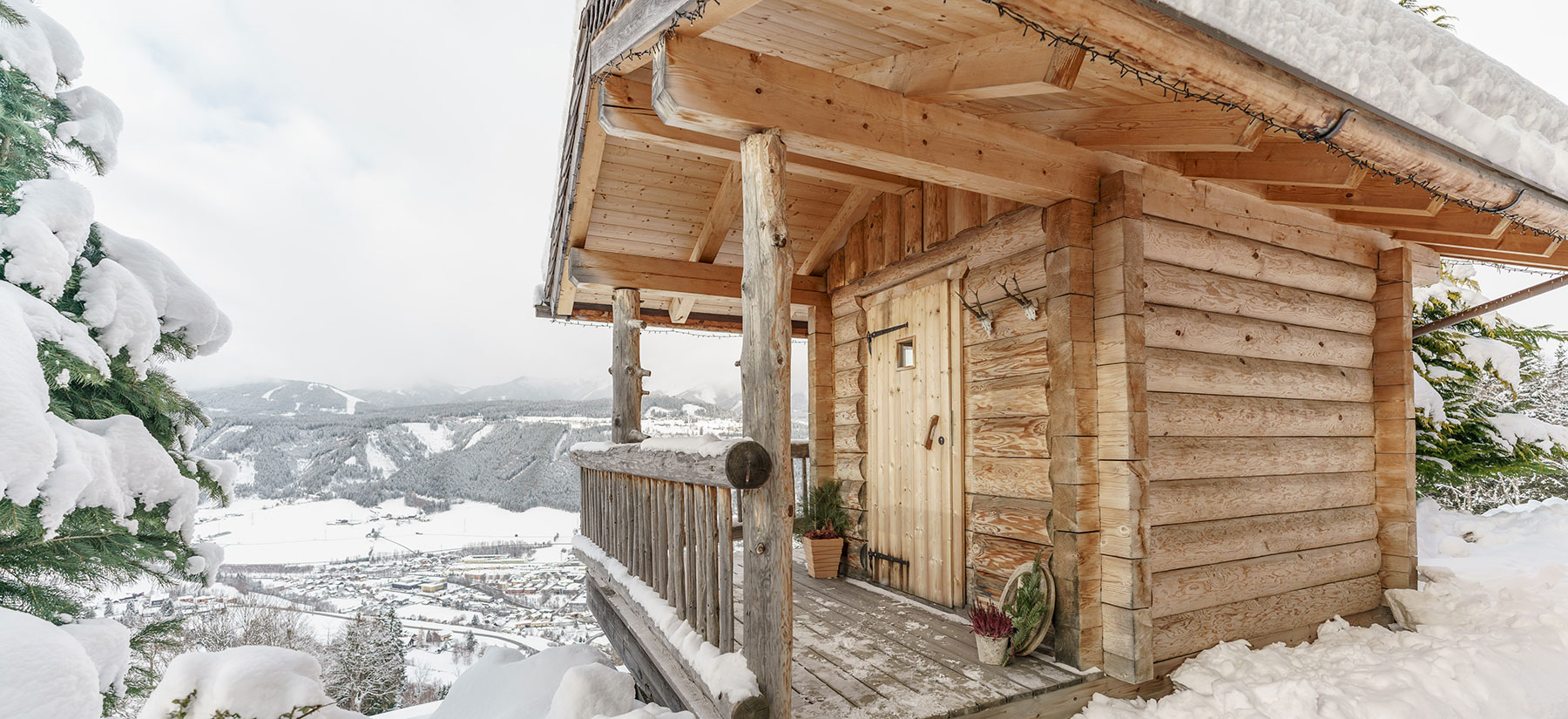 die finnische Outdoor-Sauna mit Blick auf Schladming und Dachstein